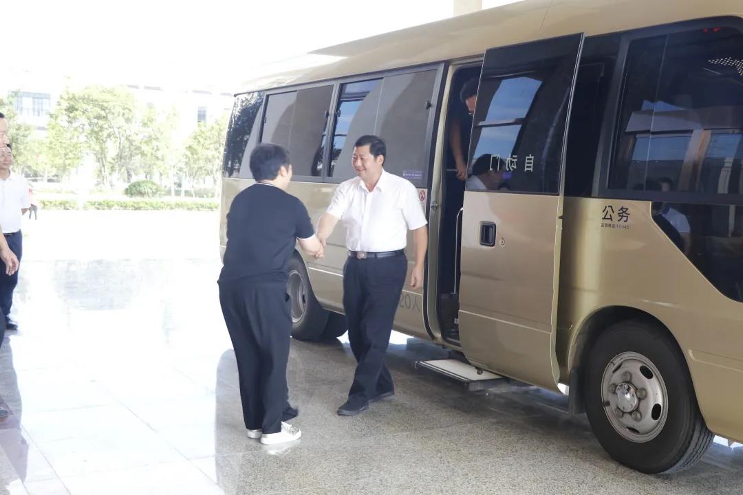 大國品牌|紹興市人大常委會主任譚志桂一行走訪帥豐電器，大力稱贊帥豐實力